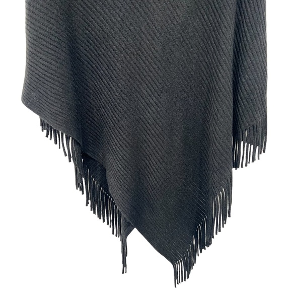 Steve Madden Black Faux Fur-Collar Poncho, One Size - Picture 5 of 10
